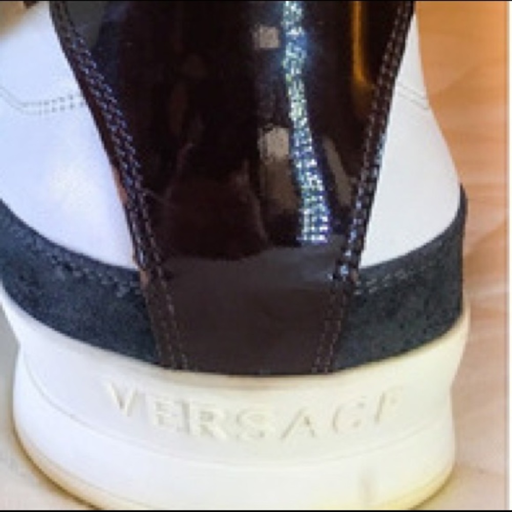 Versace - Picture 4 of 5